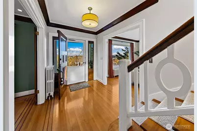 1939 E Crescent Drive, Seattle, WA 98112 - Photo 19