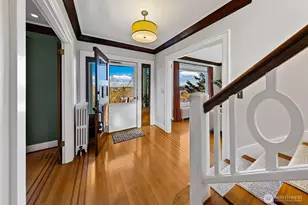 1939 E Crescent Dr, Seattle, WA 98112 - Photo 19