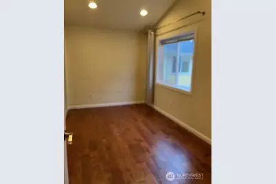 5728 Roosevelt Way NE, Seattle, WA 98105 - Photo 11