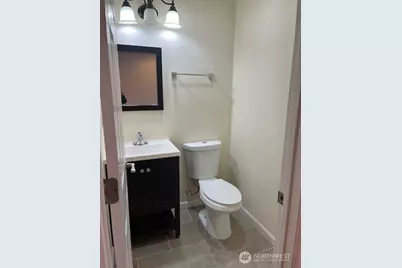 5728 Roosevelt Way NE, Seattle, WA 98105 - Photo 7