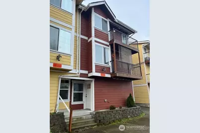 5728 Roosevelt Way NE, Seattle, WA 98105 - Photo 1
