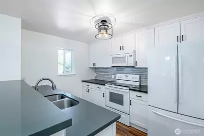 595 Newport Way NW #D4, Issaquah, WA 98027 - Photo 5