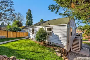 4427 Glenn Way SW, Seattle, WA 98116 - Photo 9