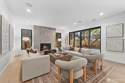 1020 107th Avenue SE, Bellevue, WA 98004 - Photo 3