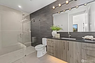 1020 107th Avenue SE, Bellevue, WA 98004 - Photo 23