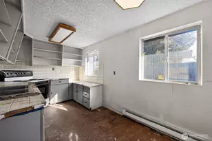 207 S 108th Pl, Seattle, WA 98168 - Photo 9