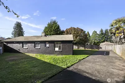 207 S 108th Place, Seattle, WA 98168 - Photo 5