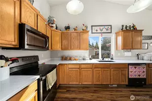 5339 S Island Dr E, Bonney Lake, WA 98391 - Photo 11