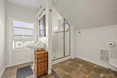 347 NW 52nd Street, Seattle, WA 98107 - Photo 17