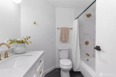 13735 15th Avenue NE #A7, Seattle, WA 98125 - Photo 17