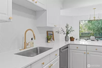 13735 15th Avenue NE #A7, Seattle, WA 98125 - Photo 5