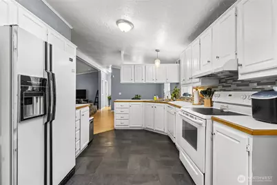 4325 E 245th St, Spanaway, WA 98387 - Photo 7