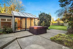 7816 NE 32nd St, Medina, WA 98039 - Photo 35