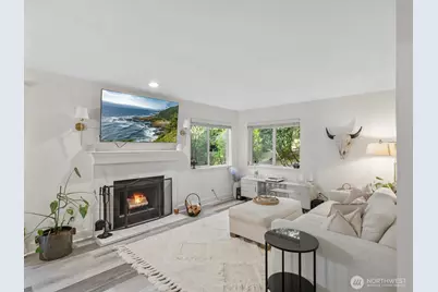 455 Newport Way NW #302, Issaquah, WA 98027 - Photo 3