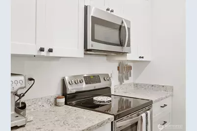 455 Newport Way NW #302, Issaquah, WA 98027 - Photo 9