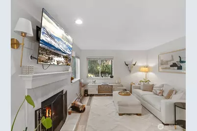 455 Newport Way NW #302, Issaquah, WA 98027 - Photo 5