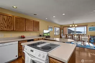 1807 Bradley Dr, Anacortes, WA 98221 - Photo 11