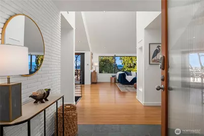 3350 58th Avenue SW, Seattle, WA 98116 - Photo 3