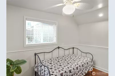 9240 Sand Point Way NE, Seattle, WA 98115 - Photo 23