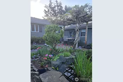 9240 Sand Point Way NE, Seattle, WA 98115 - Photo 31