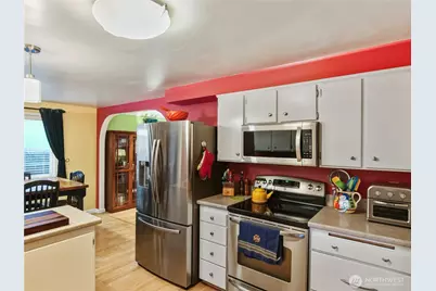 9240 Sand Point Way NE, Seattle, WA 98115 - Photo 9