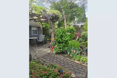 9240 Sand Point Way NE, Seattle, WA 98115 - Photo 33