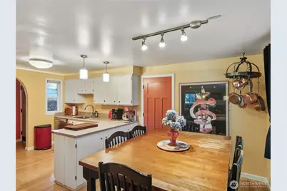 9240 Sand Point Way NE, Seattle, WA 98115 - Photo 11