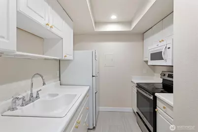 14630 NE 32nd Street #7, Bellevue, WA 98007 - Photo 7