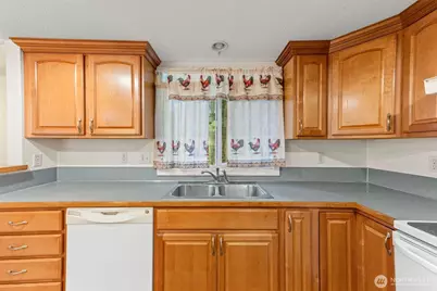 8529 37th Court SE, Lacey, WA 98503 - Photo 13