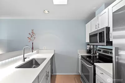 467 Newton Street #402, Seattle, WA 98109 - Photo 15