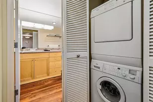 275 W Roy St, Seattle, WA 98119 - Photo 21