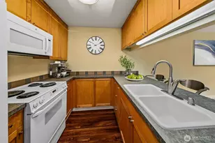 275 W Roy St, Seattle, WA 98119 - Photo 13