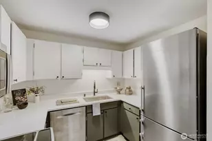 2501 Canterbury Ln E, Seattle, WA 98112 - Photo 9