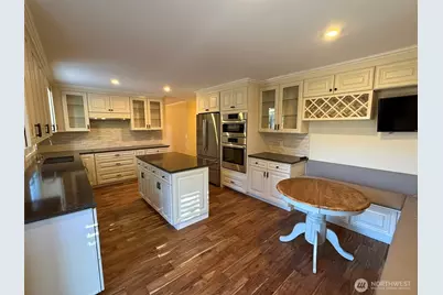 9901 NE 4th Street #3, Bellevue, WA 98004 - Photo 5