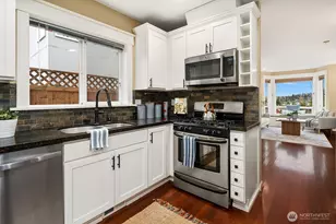 114 W Florentia St, Seattle, WA 98119 - Photo 9