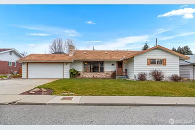 32 Furney Street, Wenatchee, WA 98801 - Photo 1