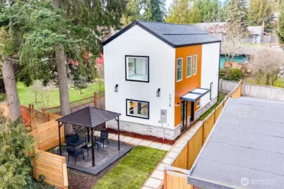 1518 NE 106th Street, Seattle, WA 98125 - Photo 1