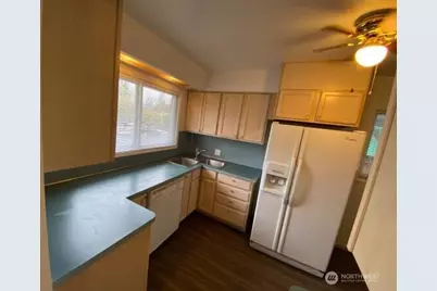 305 138th Street E, Tacoma, WA 98445 - Photo 17