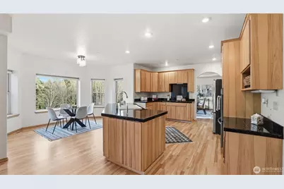 18432 W Lake Desire Drive SE, Renton, WA 98058 - Photo 9