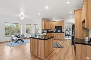 18432 W Lake Desire Dr SE, Renton, WA 98058 - Photo 9