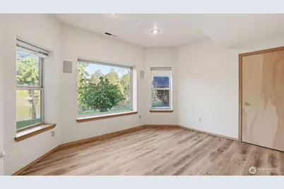 18432 W Lake Desire Drive SE, Renton, WA 98058 - Photo 33
