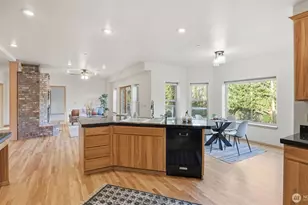 18432 W Lake Desire Dr SE, Renton, WA 98058 - Photo 11