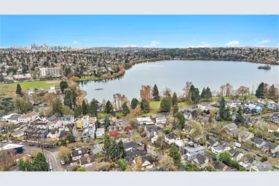 7423 Sunnyside Avenue N, Seattle, WA 98103 - Photo 31