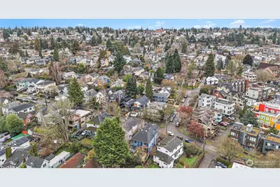 7423 Sunnyside Avenue N, Seattle, WA 98103 - Photo 35