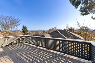 4228 Eastern Avenue N, Seattle, WA 98103 - Photo 9