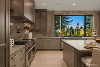 9607 NE 30th Place, Clyde Hill, WA 98004 - Photo 11