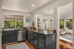 5344 Ruby Pl NE, Bainbridge Island, WA 98110 - Photo 9