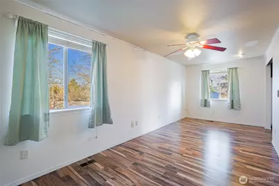 13005 10th Avenue Ct E, Tacoma, WA 98445 - Photo 25