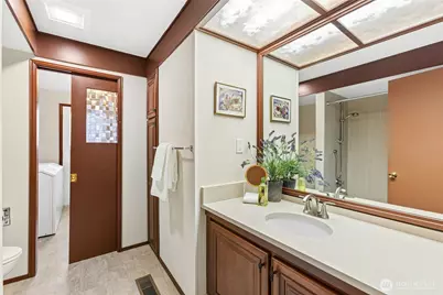 16602 NE 18th Street, Bellevue, WA 98008 - Photo 17