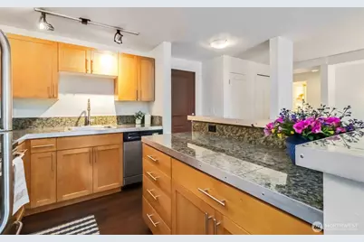 3661 Phinney Avenue N #208, Seattle, WA 98103 - Photo 11
